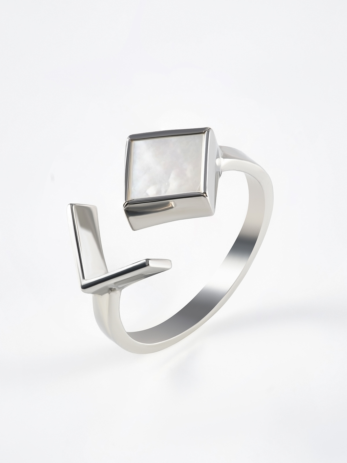 

Кольцо из серебра с перламутром р.17 НАШЕ ЗОЛОТО РЫ1002654-2С, РЫ1002654-2С