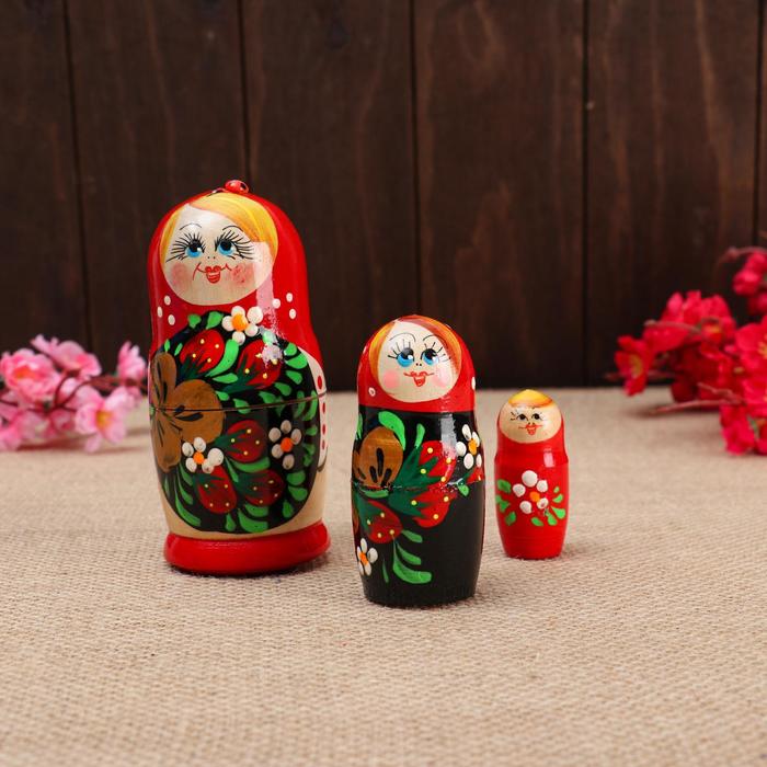 

Матрёшка 3-х кукольная "Даша" с божьей коровкой, 11см, ручная роспись., Художественная матрёшка