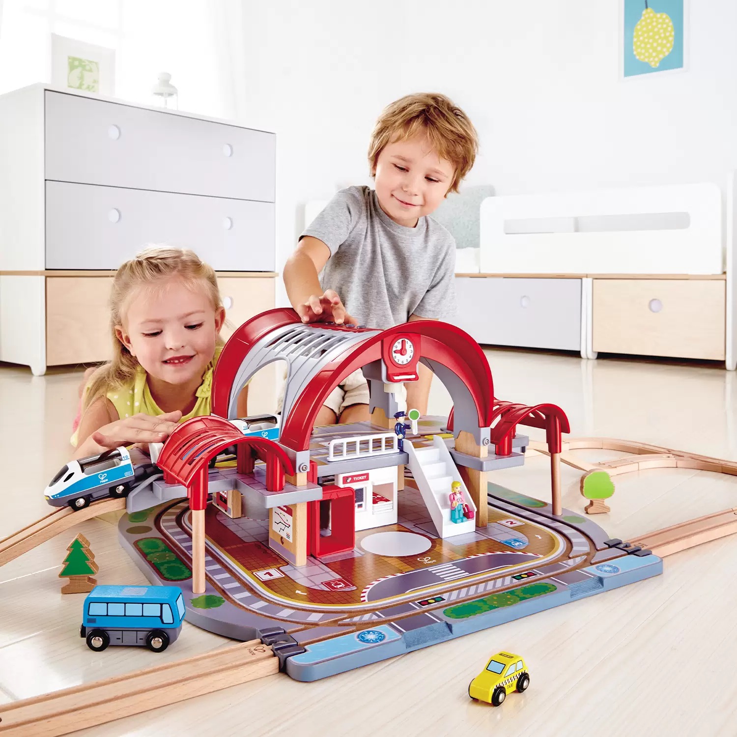 

Игровой набор Hape Станция Гранд Сити