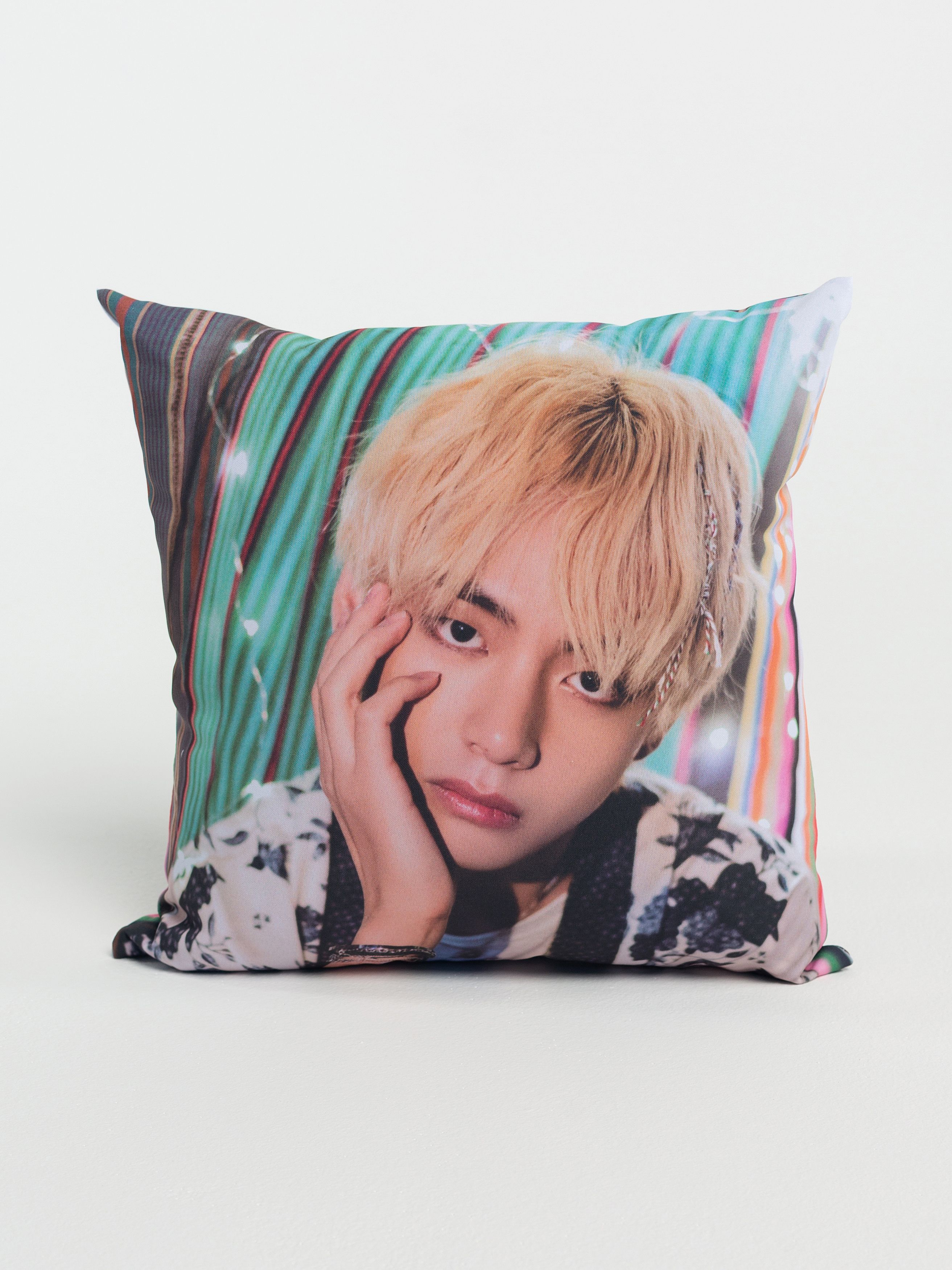 Подушка квадратная Ким Тэхен Kim Taehyung