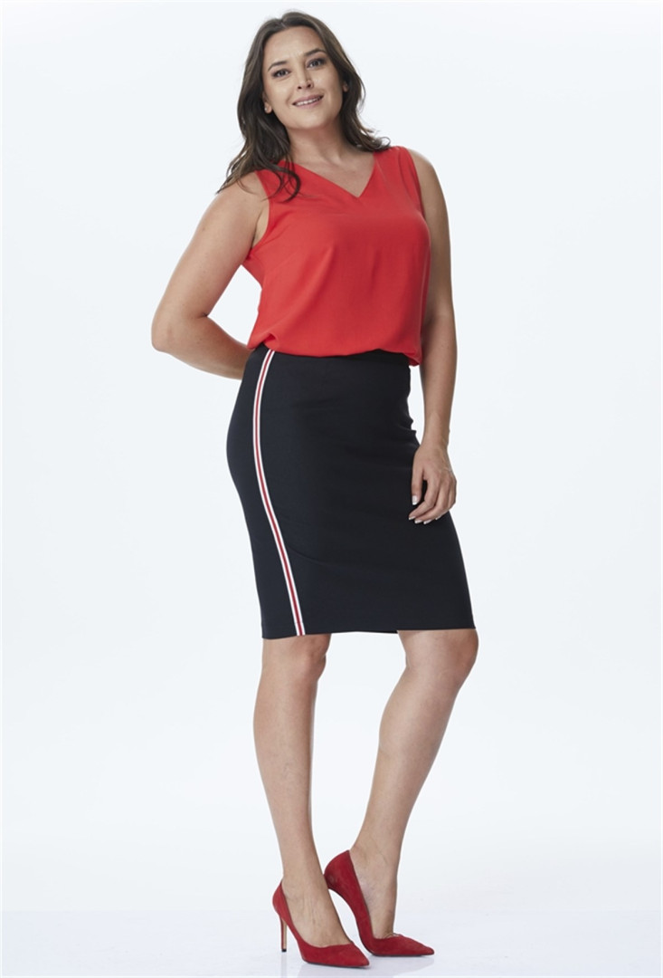 

Юбка женская My Line Moda 380 черная 44 RU (товары доставляются из-за рубежа), 380