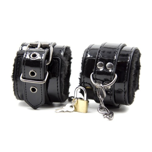 Лакированные наручники KISSEXPO черные