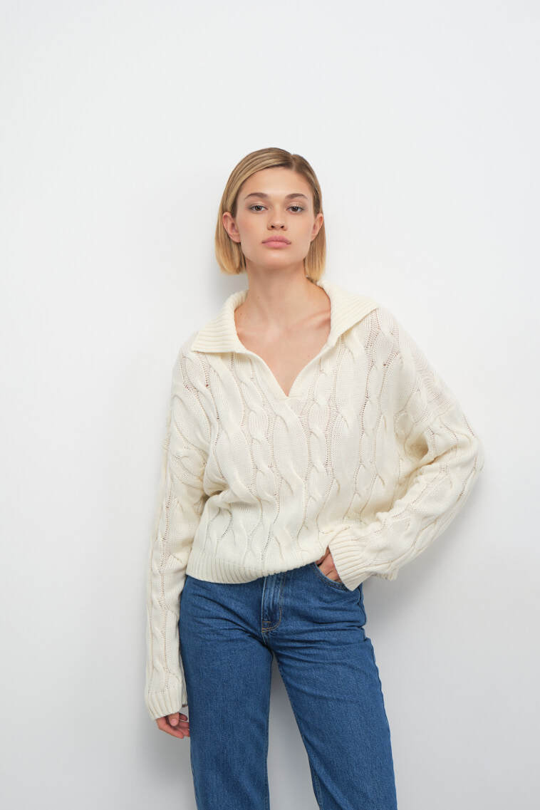 

Свитер женский Charmstore TR-016 белый one size, TR-016