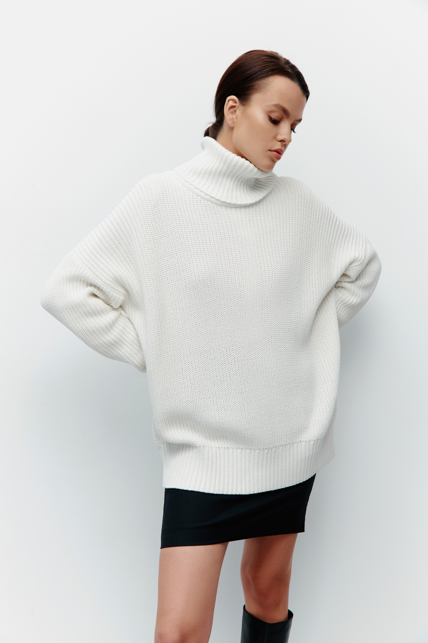 

Свитер женский Charmstore TR-014 белый one size, TR-014