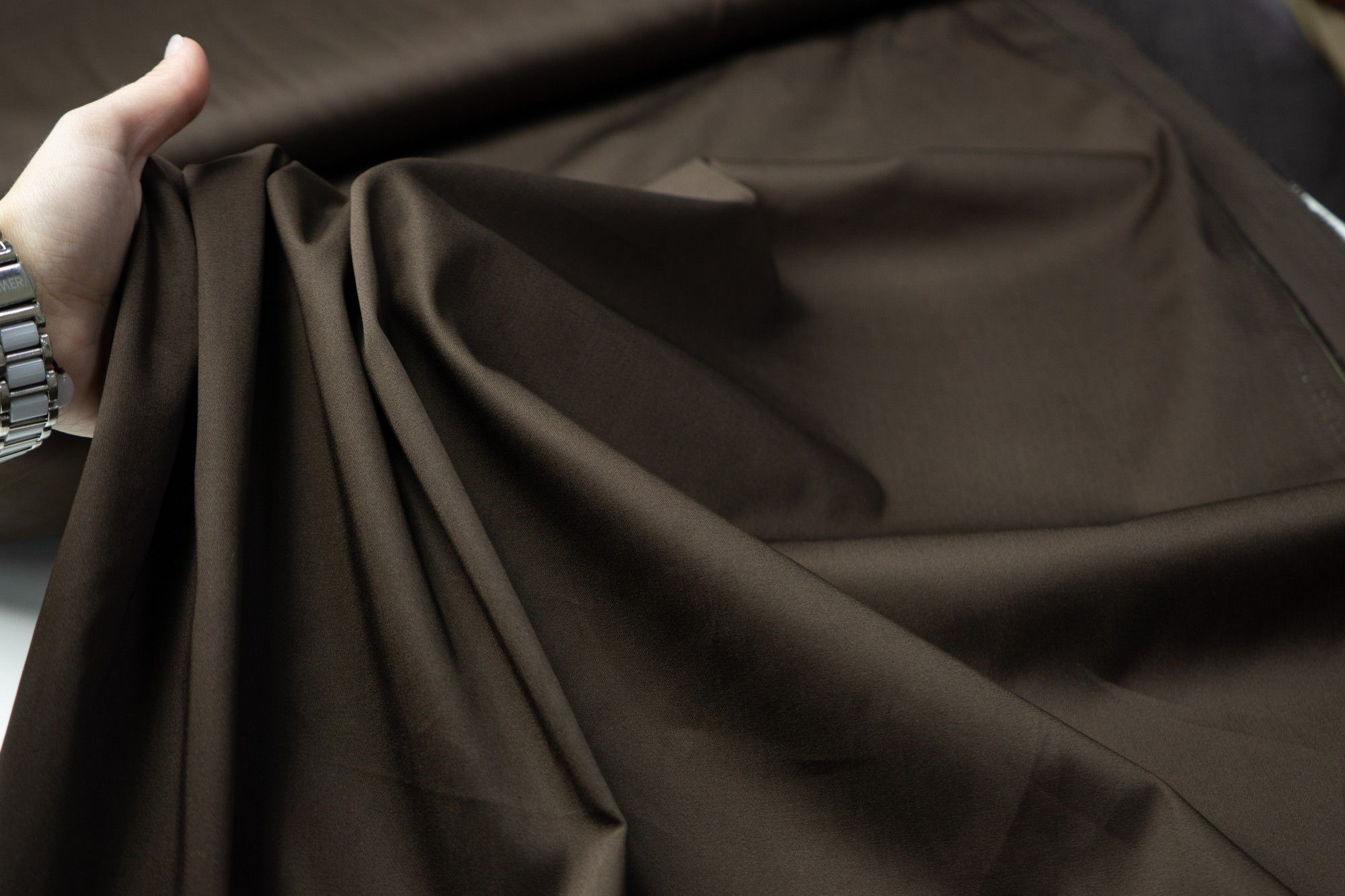 

Ткань UNOFABRIC FP12382 Хлопок сатин шоколадный стрейч. Ткань для шитья 100x142 см, Коричневый