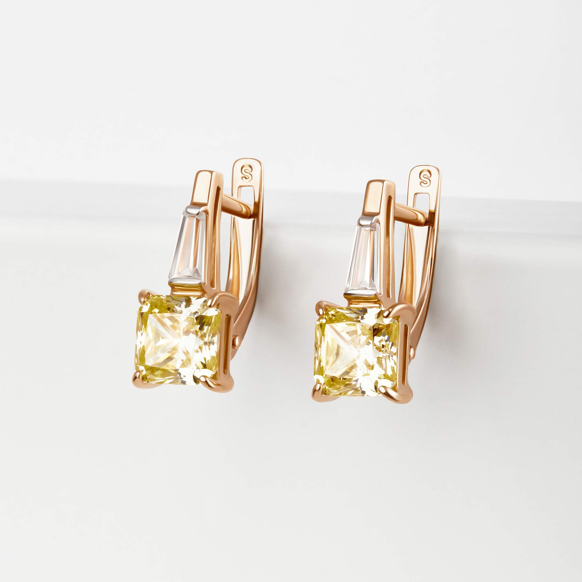 

Серьги из золота с фианитом НАШЕ ЗОЛОТО ДИ029769, ДИ029769