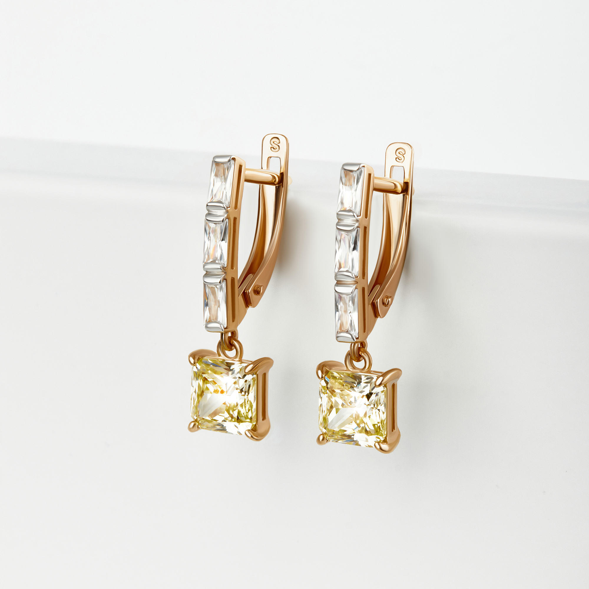 

Серьги из золота с фианитом НАШЕ ЗОЛОТО ДИ029750, ДИ029750