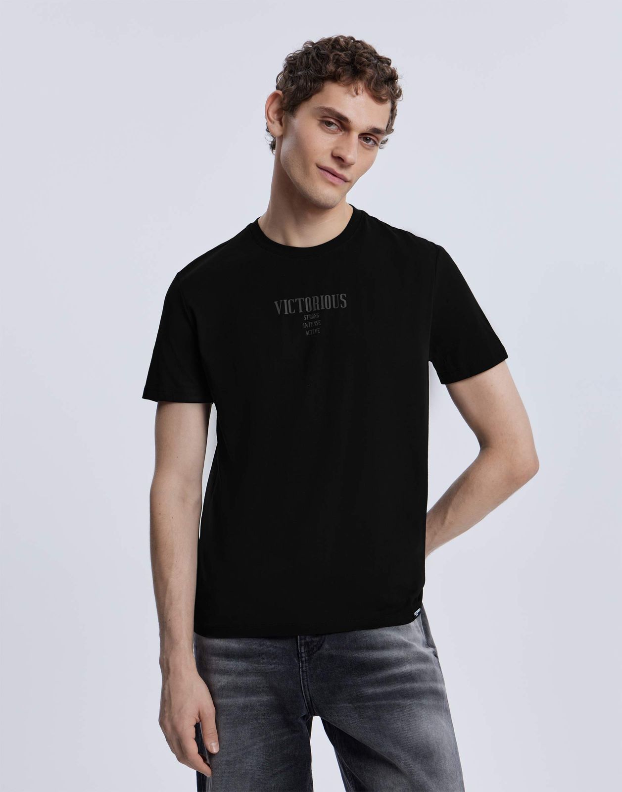 

Футболка мужская Gloria Jeans BKT016144 черный L/182, BKT016144