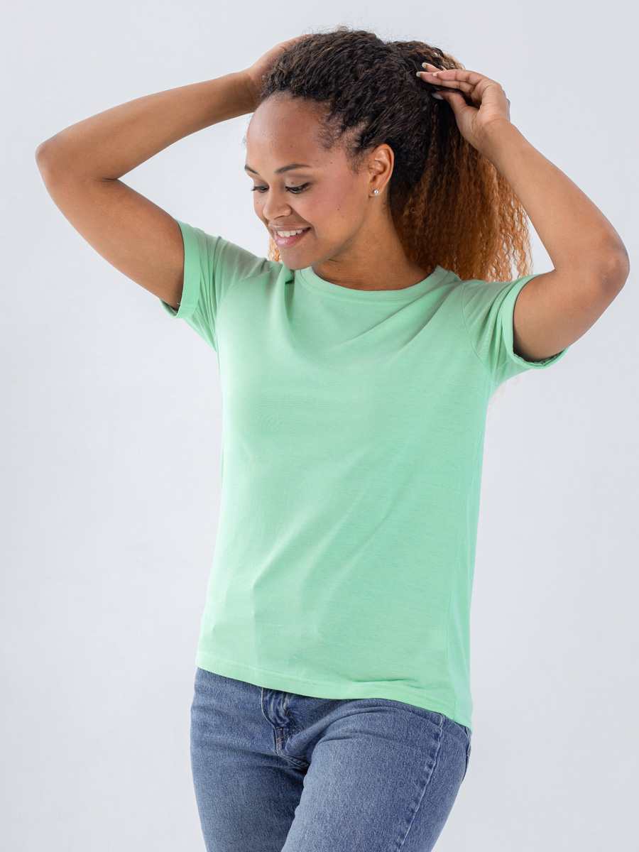 

Футболка женская Liza Volkova 473941487 зеленая 46 RU, 473941487