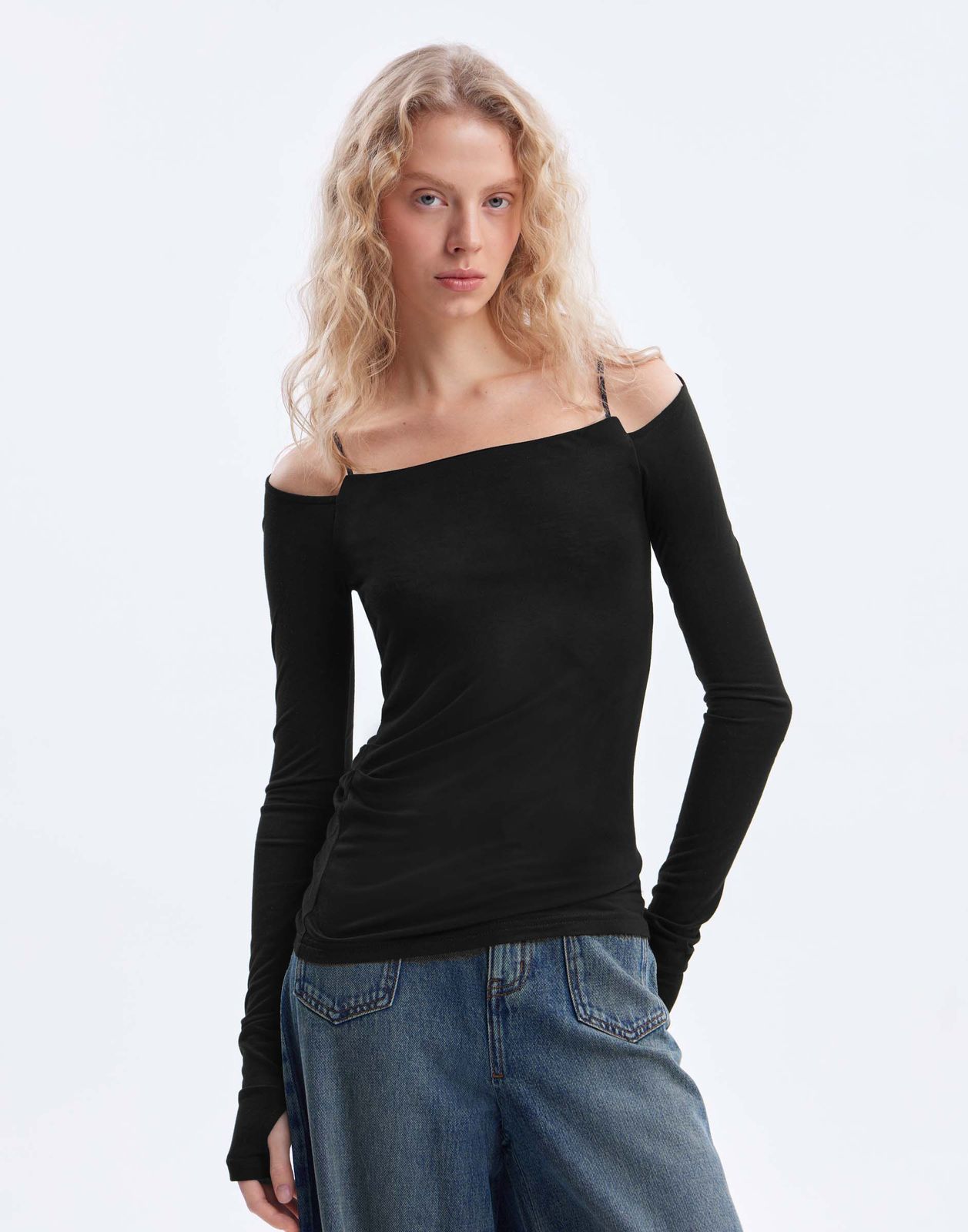 

Лонгслив женский Gloria Jeans GKT025741 черный S/170, GKT025741
