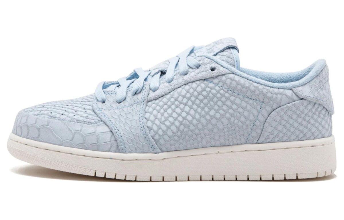 

Кеды унисекс Jordan Air Jordan 1 Retro Low NS Ice Blue голубые 40 EU, Голубой, Air Jordan 1 Retro Low NS Ice Blue