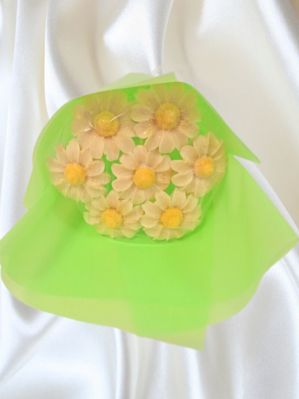 

Букет из шоколадных ромашек ShokoTrendy 7 шт 150 г, Букет из шоколадных пионов