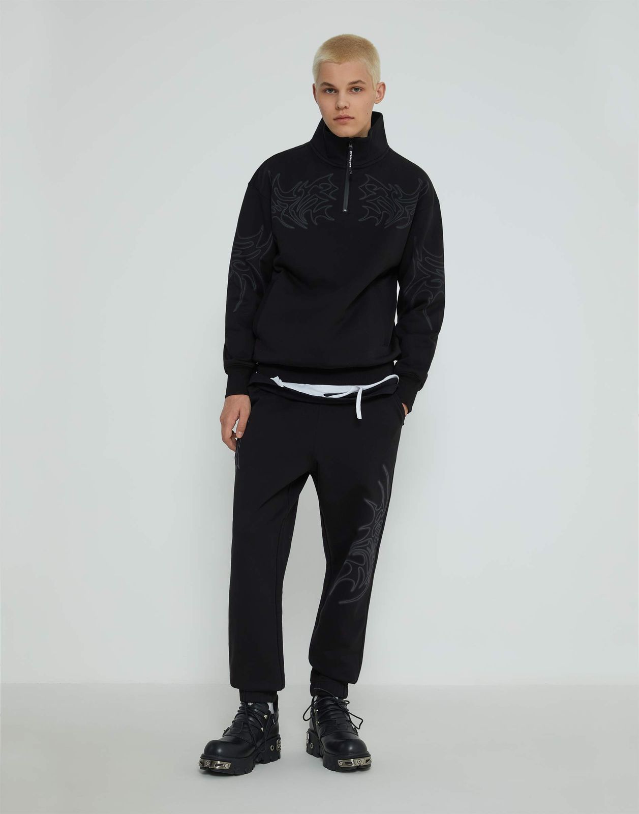 

Спортивные брюки для мальчика Gloria Jeans BAC012745 черный 14-16л/176, BAC012745