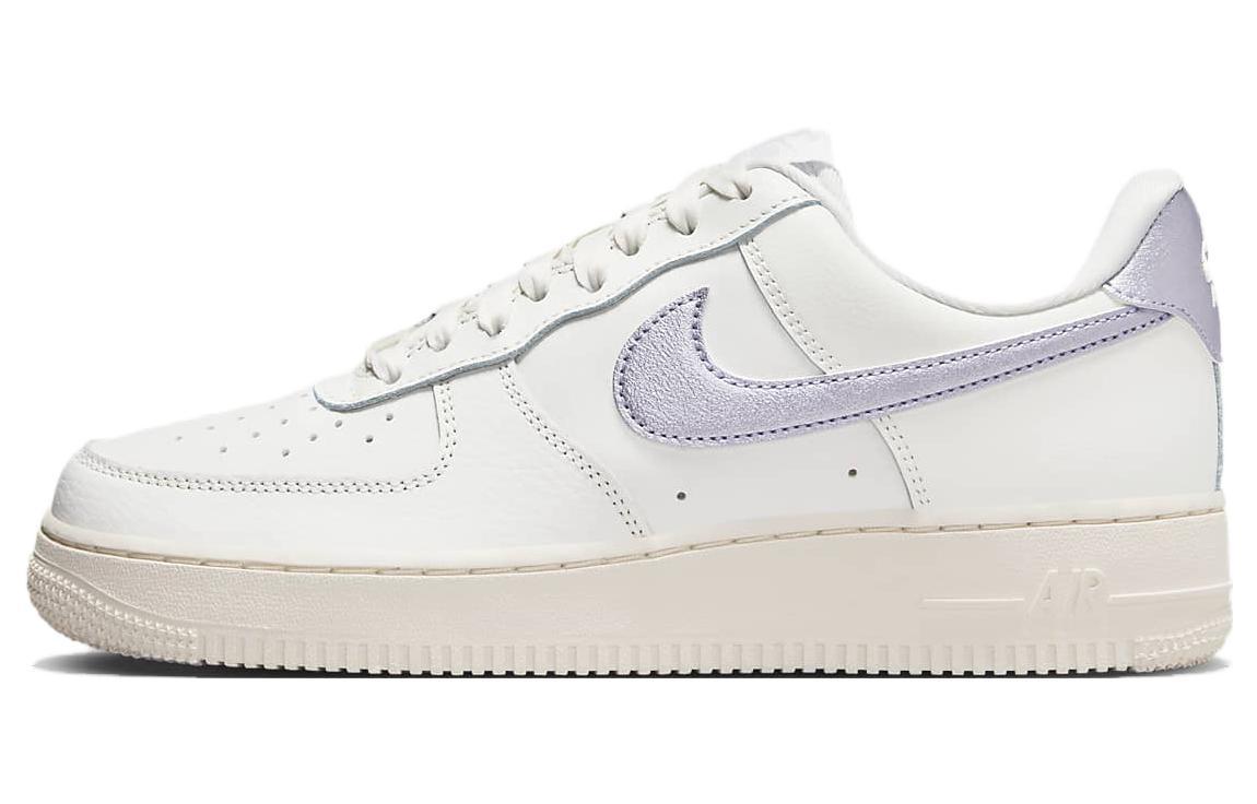 

Кеды унисекс Nike Air Force 1 Low '07 Metallic Purple белые 42 EU, Белый, Air Force 1 Low '07 Metallic Purple