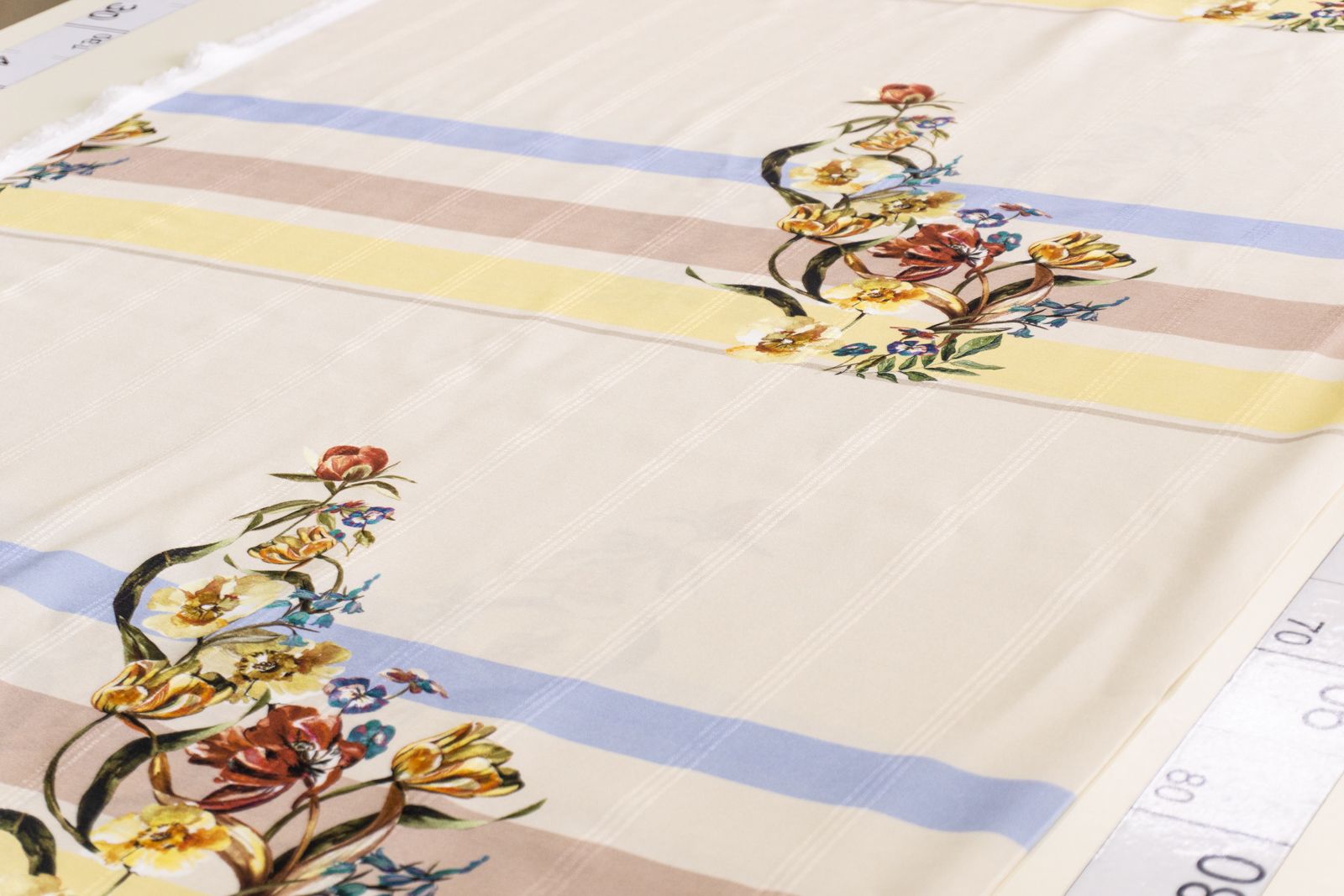 

Ткань UNOFABRIC 2200532650317 вискоза плательная купон. Ткань для шитья 100x140 см, Разноцветный