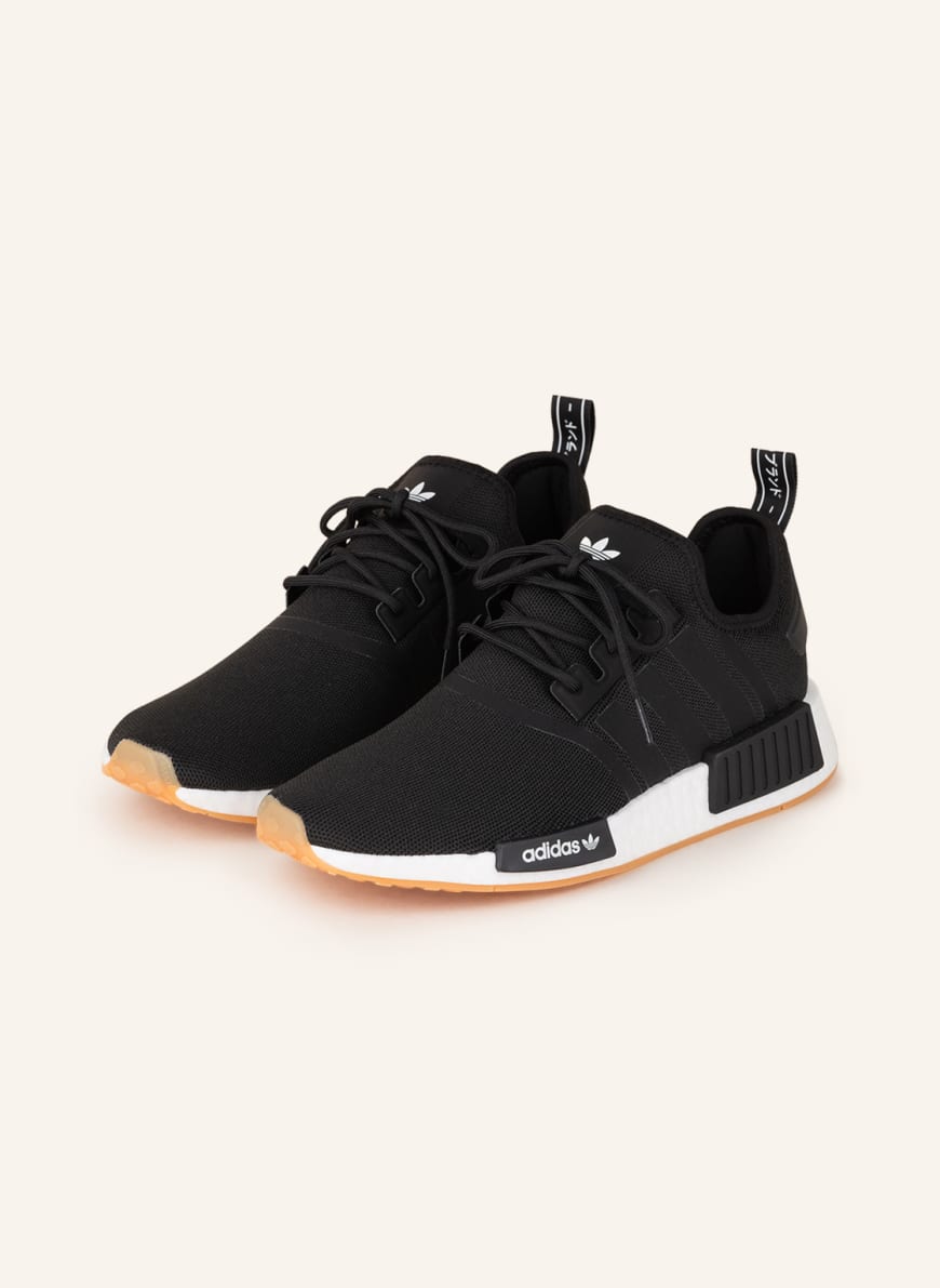 

Кроссовки мужские Adidas 1001302406 черные 45 EU (доставка из-за рубежа), Черный, 1001302406