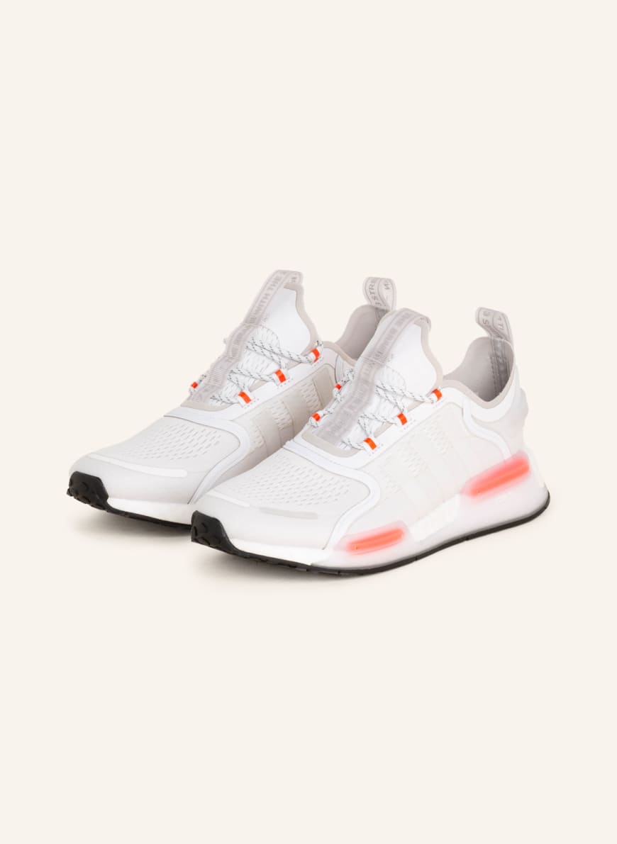 

Кроссовки мужские Adidas 1001302390 белые 47 RU (доставка из-за рубежа), 1001302390