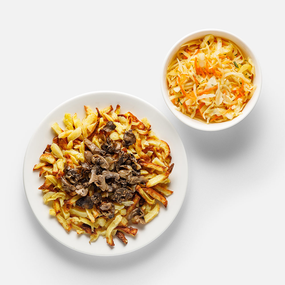Обед Домашний очаг, жареный картофель с грибами и витмаинный салат, 400 г