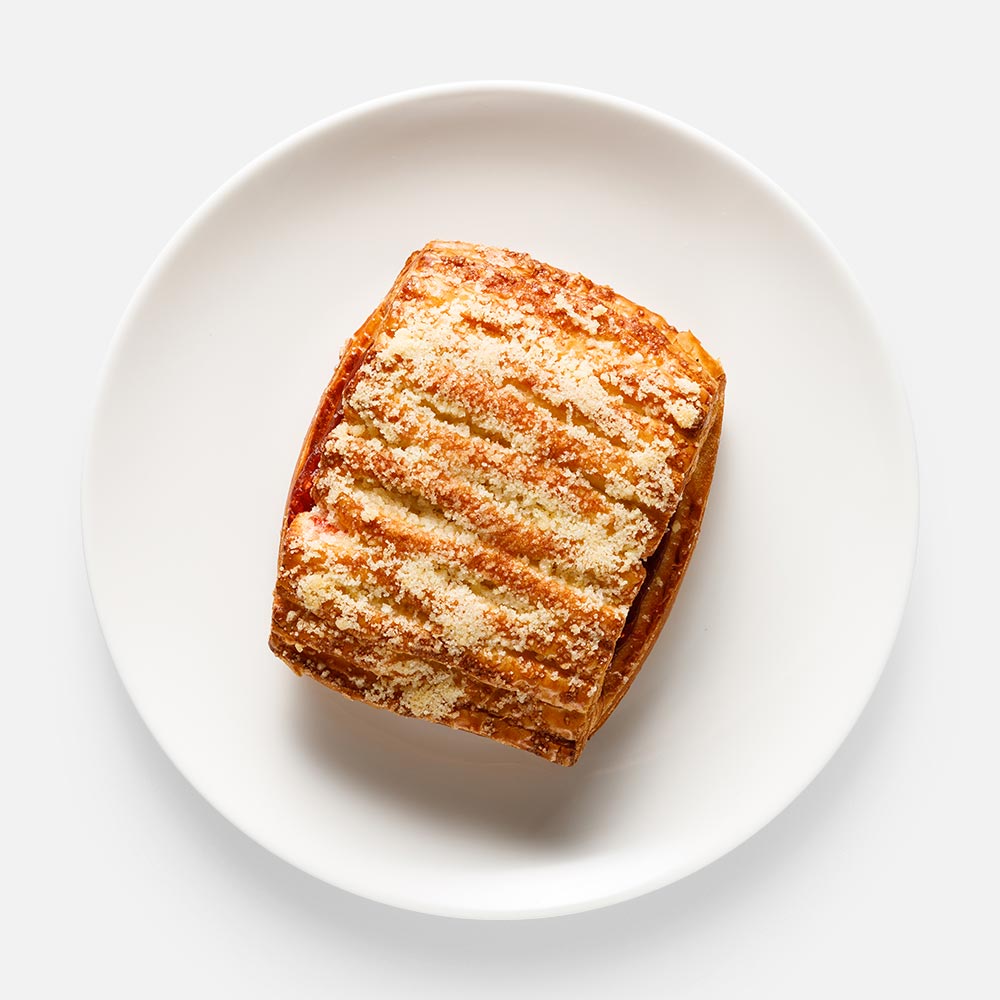 Слойка Кулинариум, с клубникой, 80 г