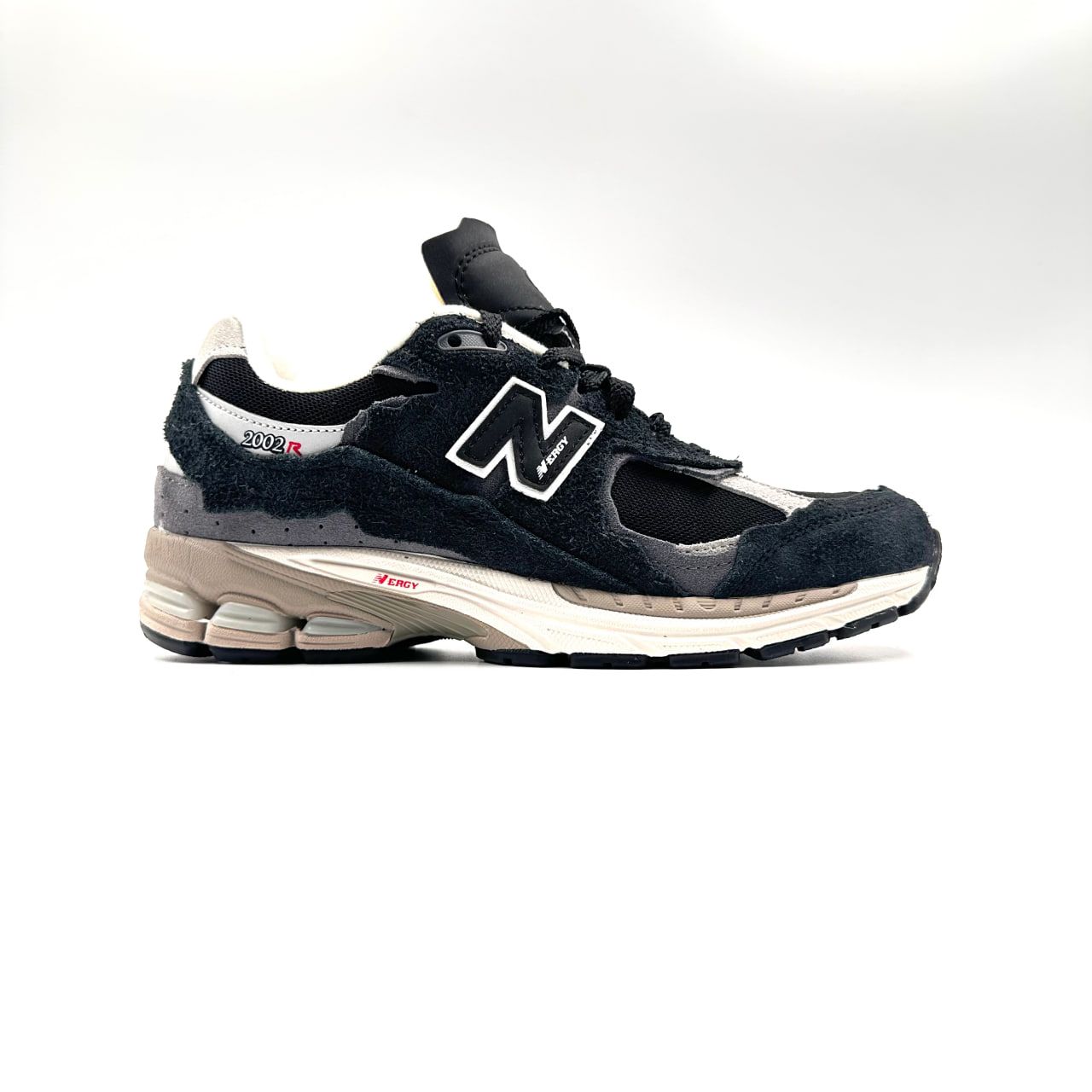 Спортивные кроссовки мужские New Balance 2002R черные 41 EU