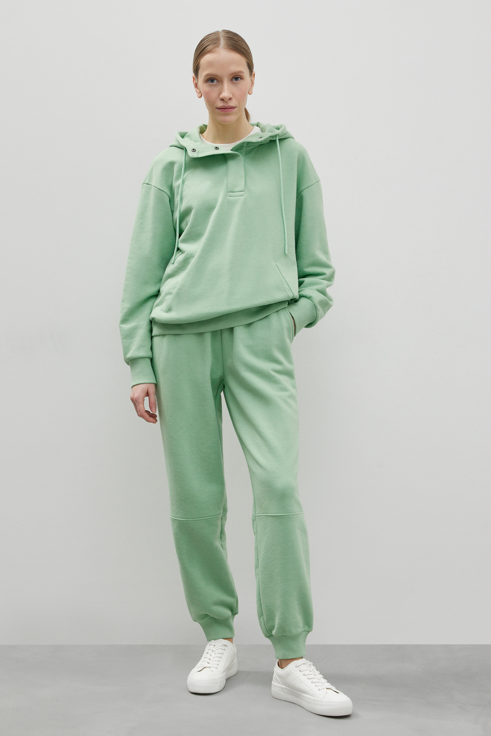 

Спортивные брюки женские Finn Flare FBD110195 зеленые S, FBD110195
