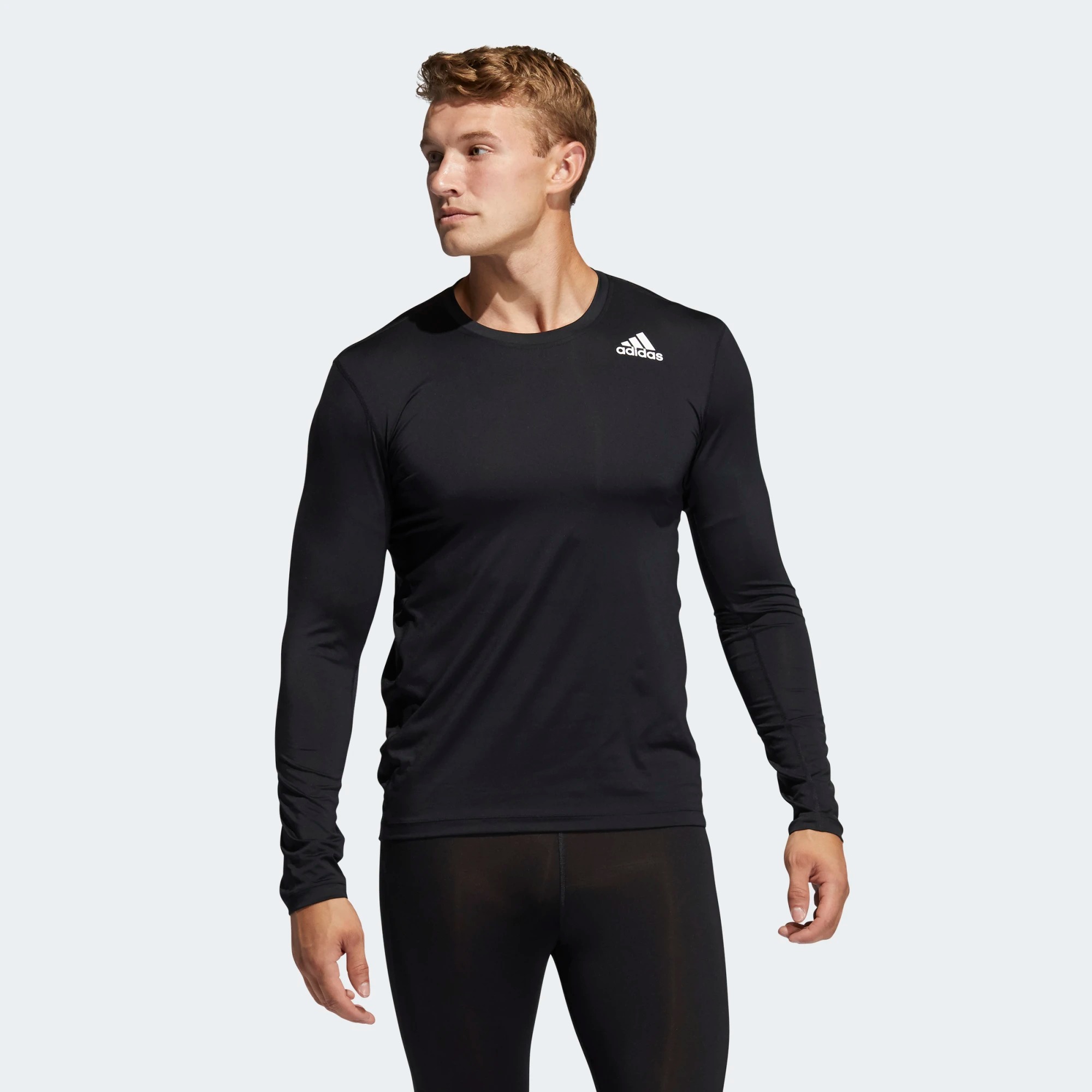 фото Лонгслив мужской adidas techfit ls fitted top черный xl