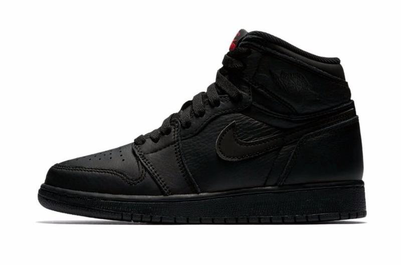 

Кеды унисекс Jordan Air Jordan 1 Retro High OG Essentials Black черные 38 EU, Черный, Air Jordan 1 Retro High OG Essentials Black