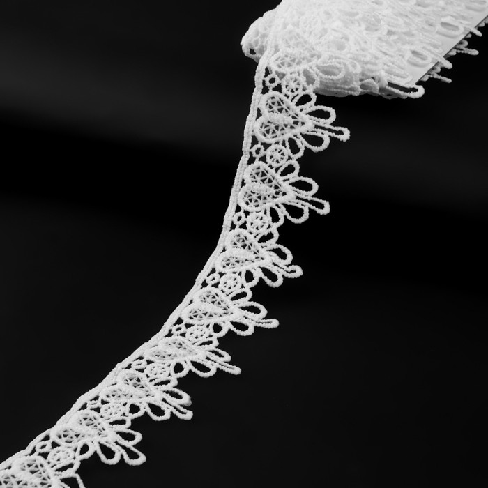 

Кружево гипюровое, 35 мм х 9 ± 0,5 м, цвет молочный, Бежевый