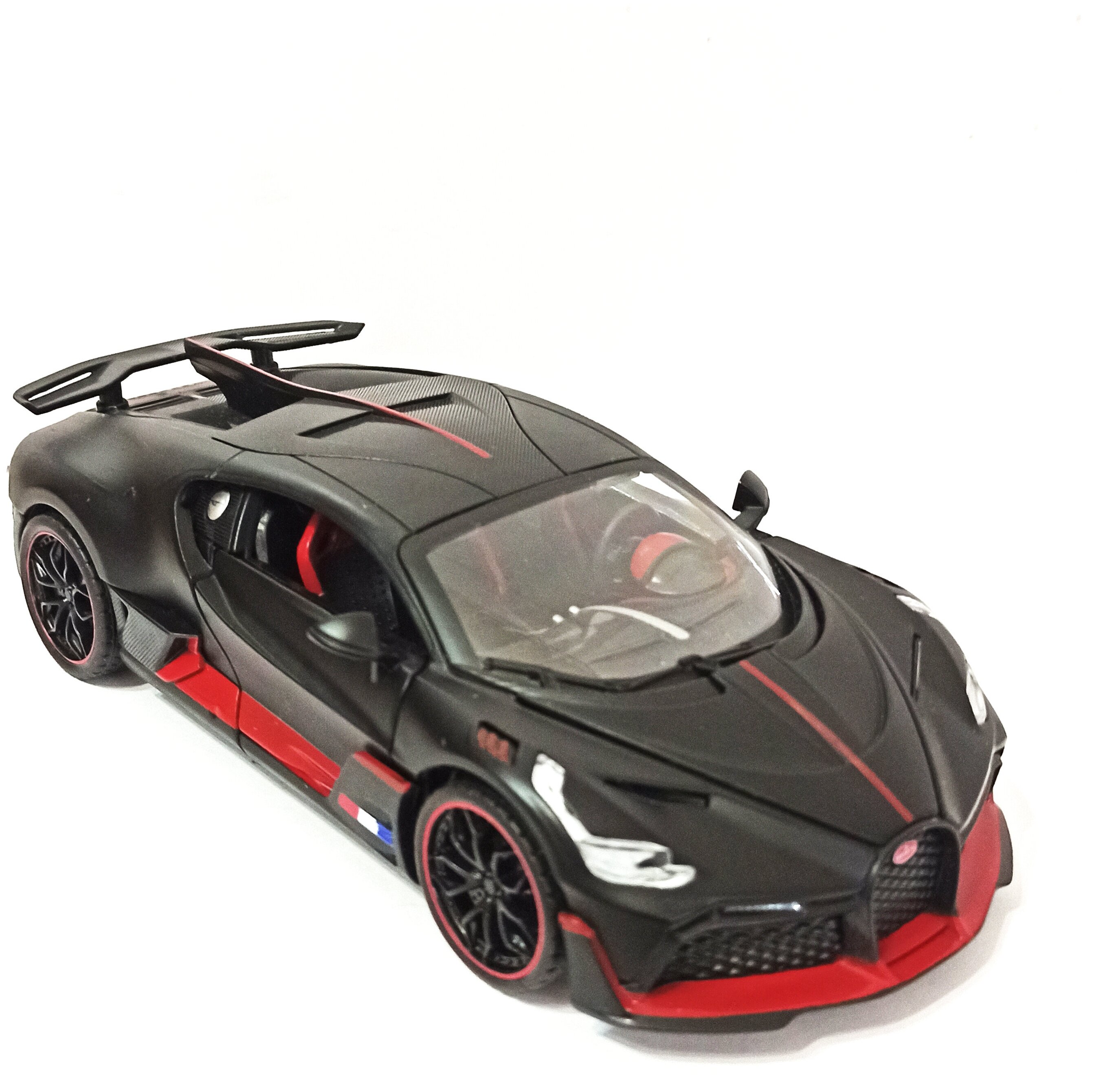 Модель автомобиля XPX Bugatti Veyron DIVO черный