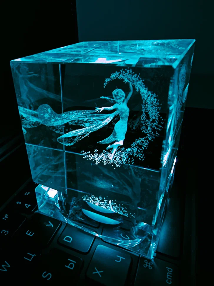 фото Светильник 3d хрустальный куб (длина грани 6 см) "фея" синий qvatra