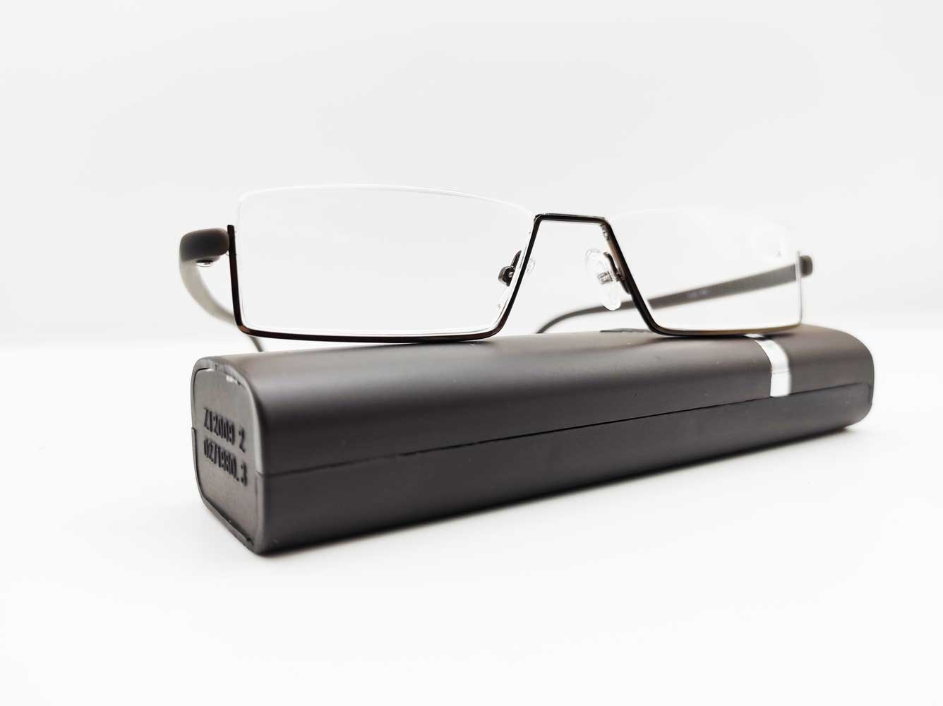 Готовые очки для чтения с UV защитой и футляром черные +3,00