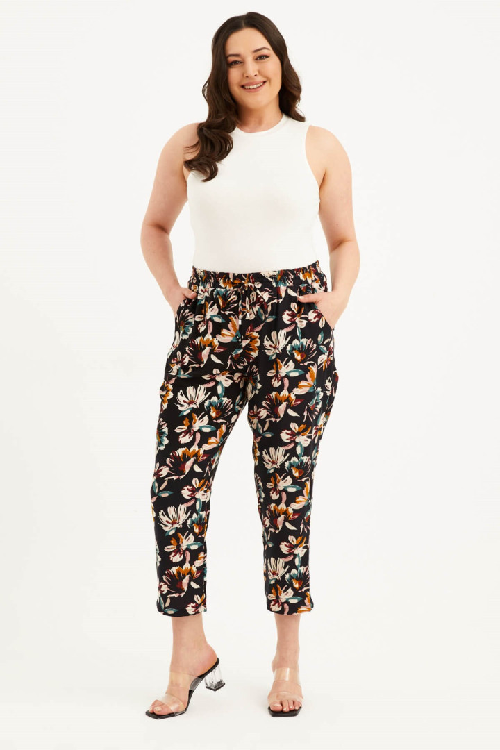

Брюки женские My Line Moda 1527 черные 48 RU (товары доставляются из-за рубежа), Черный, 1527