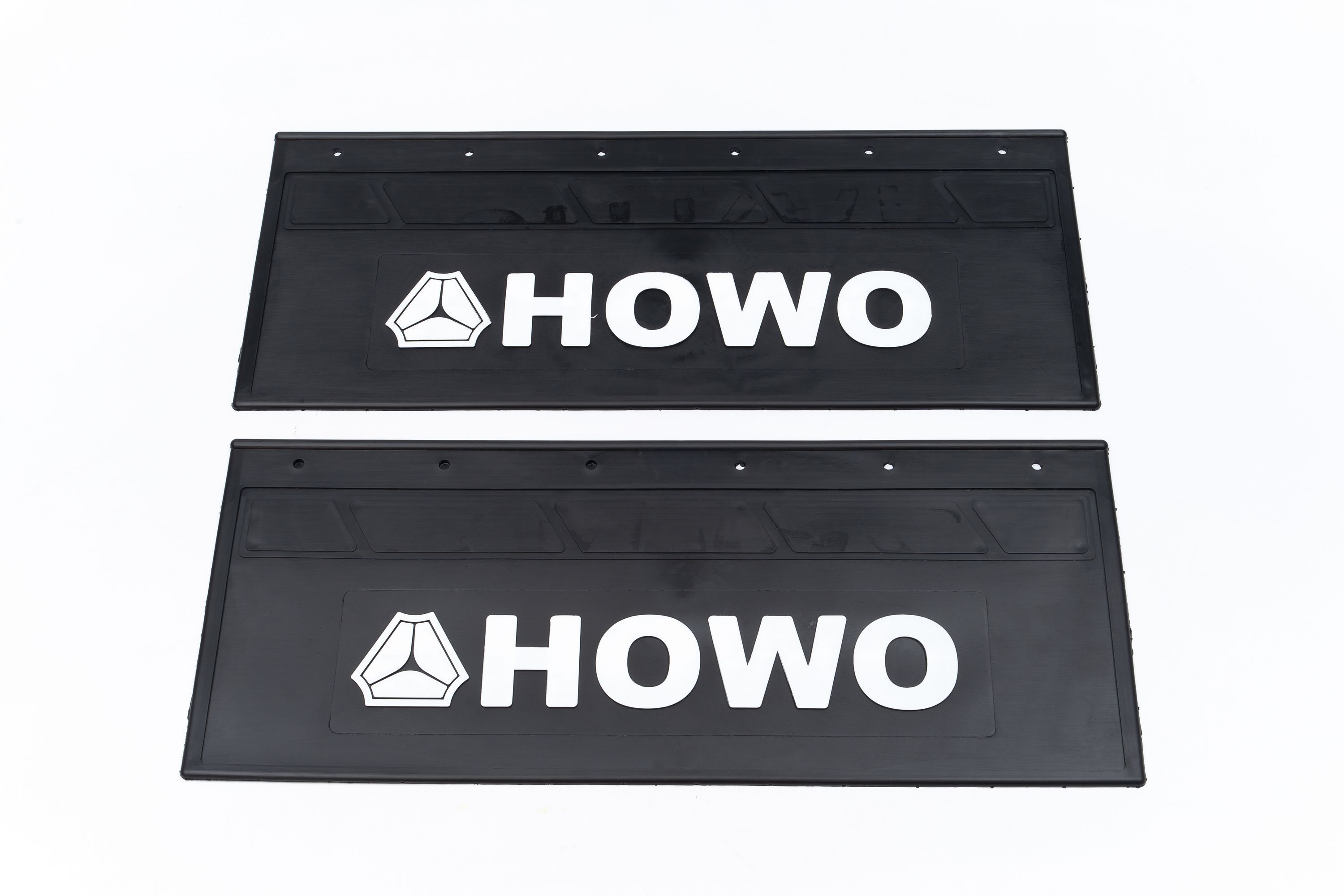

Комплект брызговиков HOWO черные с белой надписью 670*270 мм