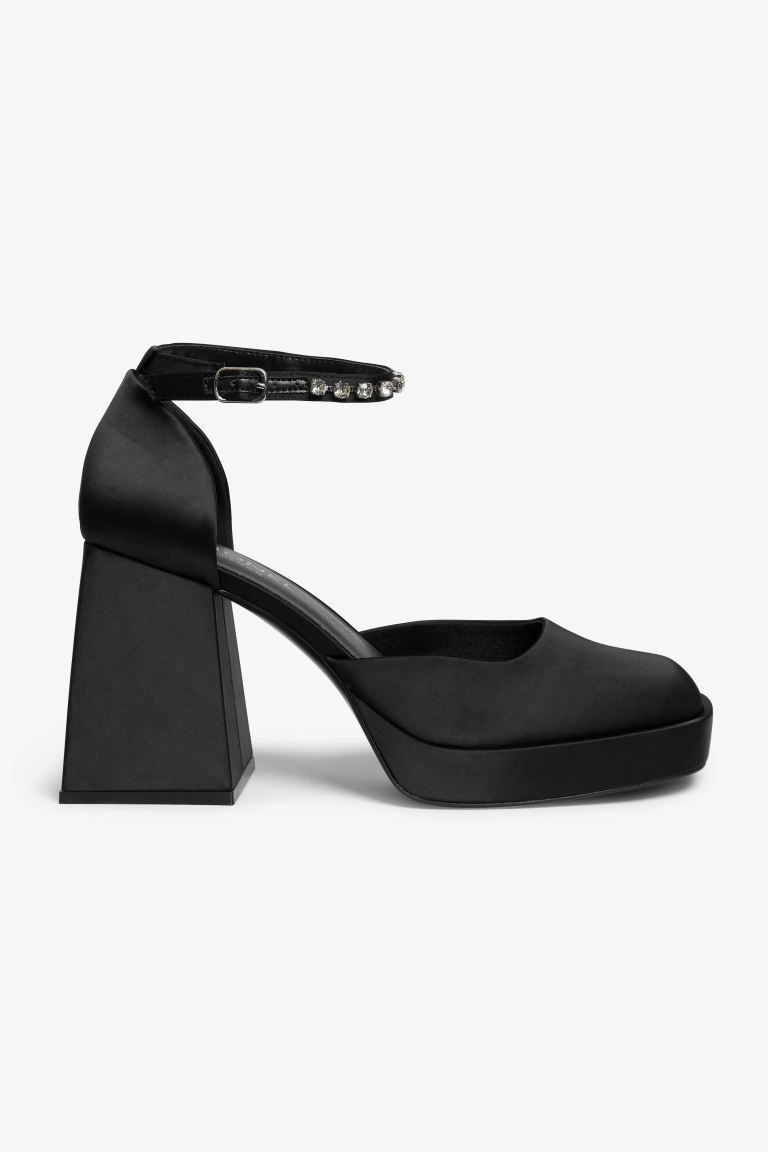 

Туфли женские Monki 1112104 черные 40 RU (доставка из-за рубежа), 1112104
