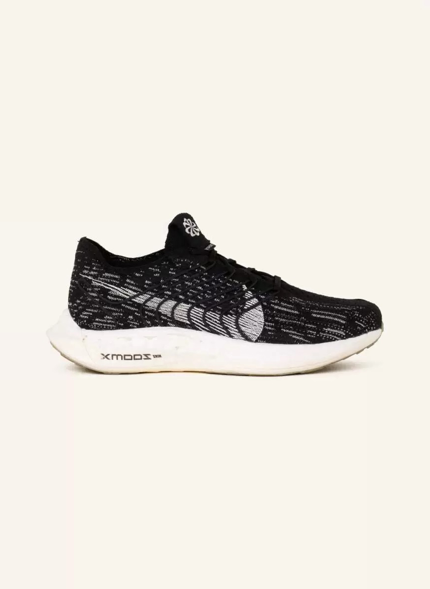 

Кроссовки мужские Nike 1001430142 черные 42.5 EU (доставка из-за рубежа), 1001430142