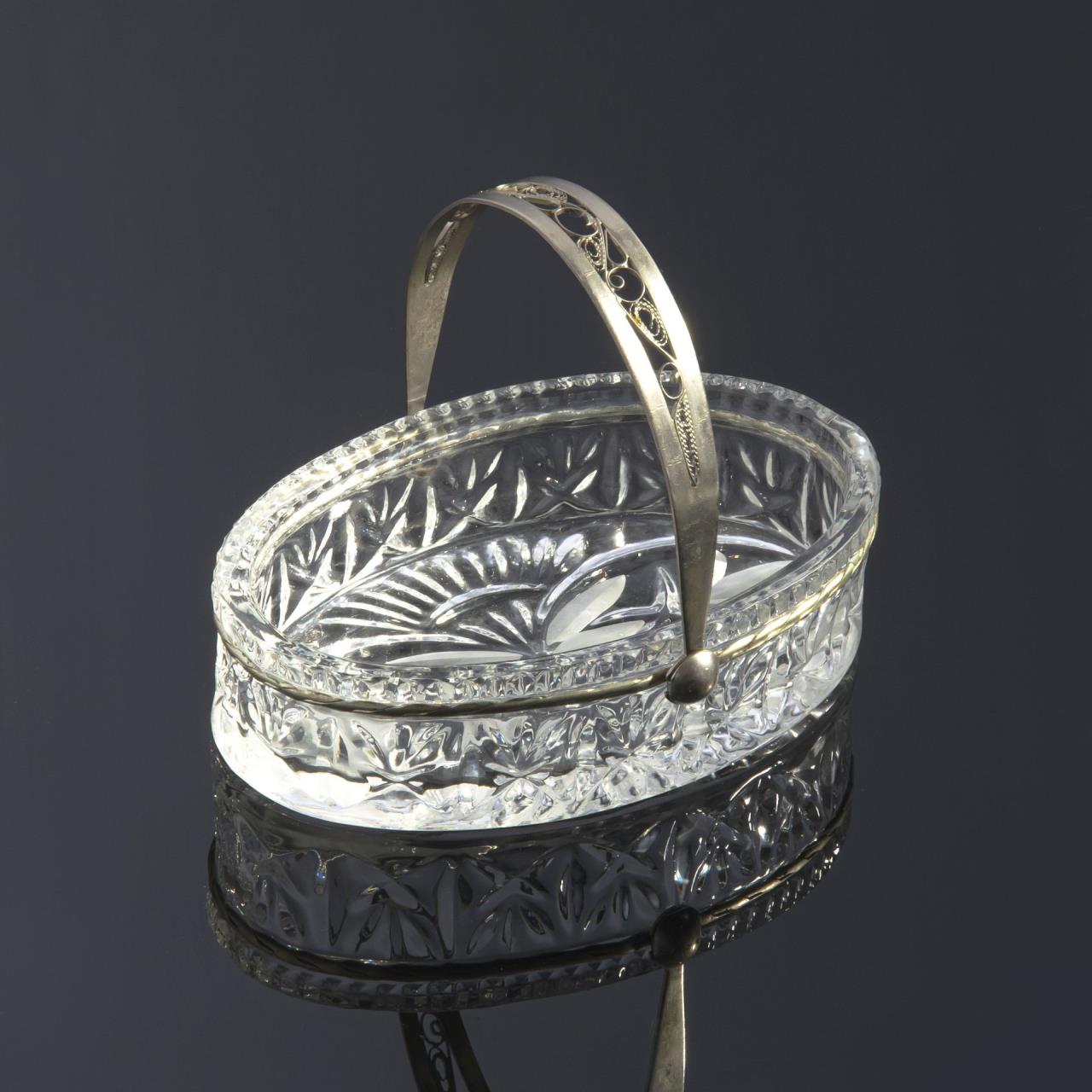 

Вазочка с ручкой в технике "скань", стекло, металл, СССР, 1970-1990 гг., 409108