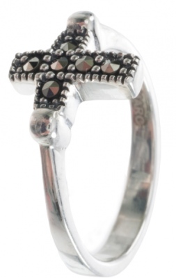 Кольцо Крестик с марказитами из серебра р. 17,5 Марказит HR428