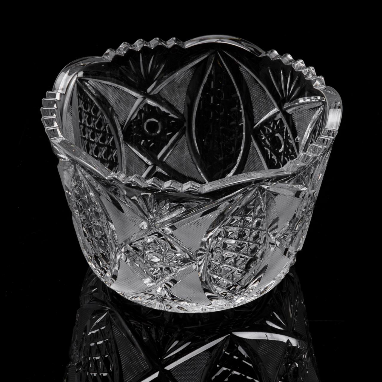 фото Круглая ваза для конфет с рельефным декором, стекло, ссср, 1970-1990 гг. однажды