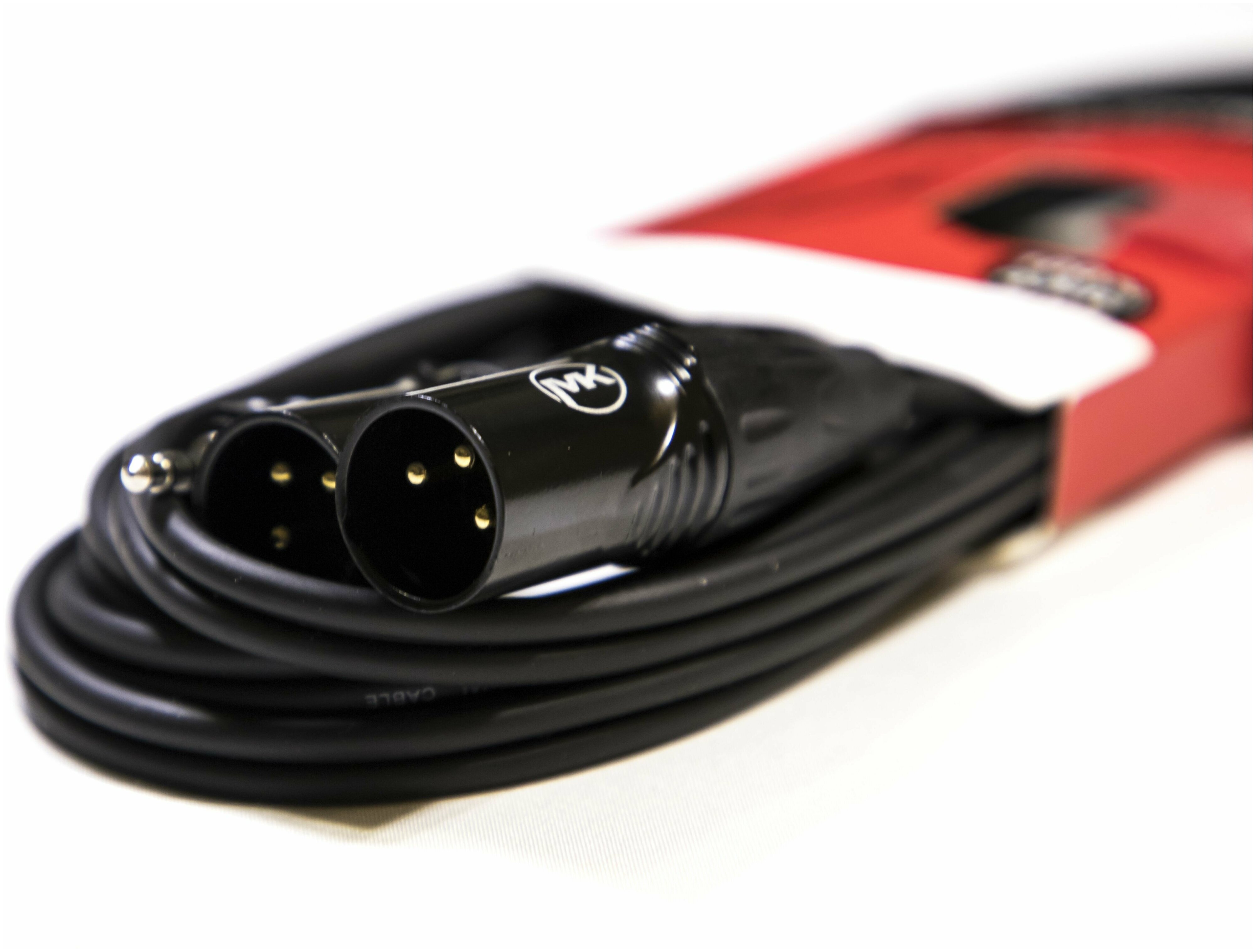 Кабель MUZKABEL Jack 3.5 - 2 XLR (F), 3м черный (AMC203)