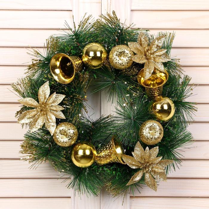 

Венок новогодний d-25 см "Золотые цветочки и колокольчики"