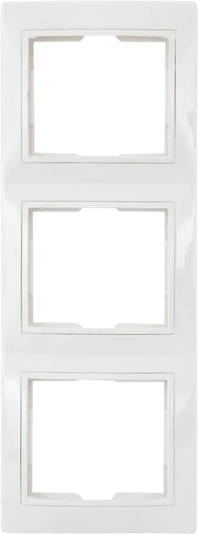 Рамка для розеток и выключателей вертикальная Таймыр 3 поста, цвет белый вертикальная четырехместная рамка volsten