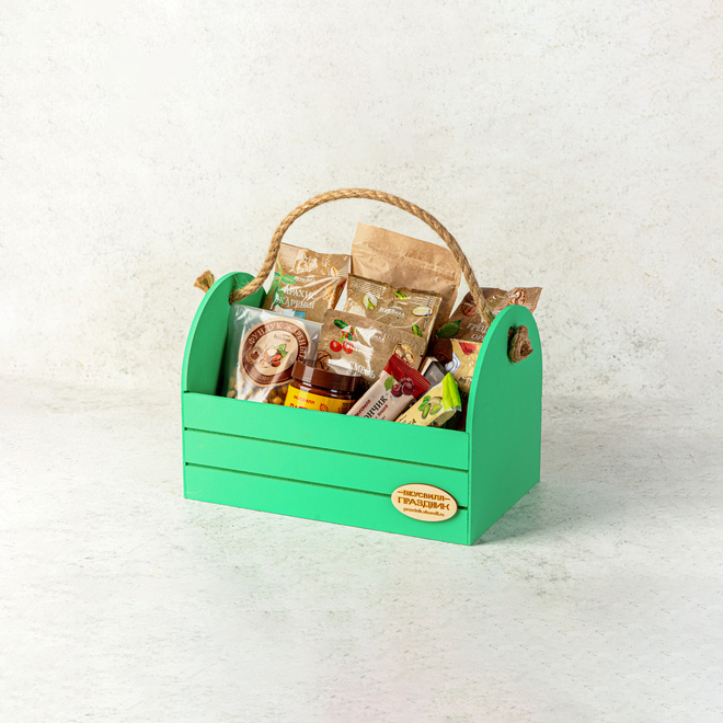 Продуктовый подарочный набор ВкусВилл Ореховый микс в деревяном ящике 2,96 кг