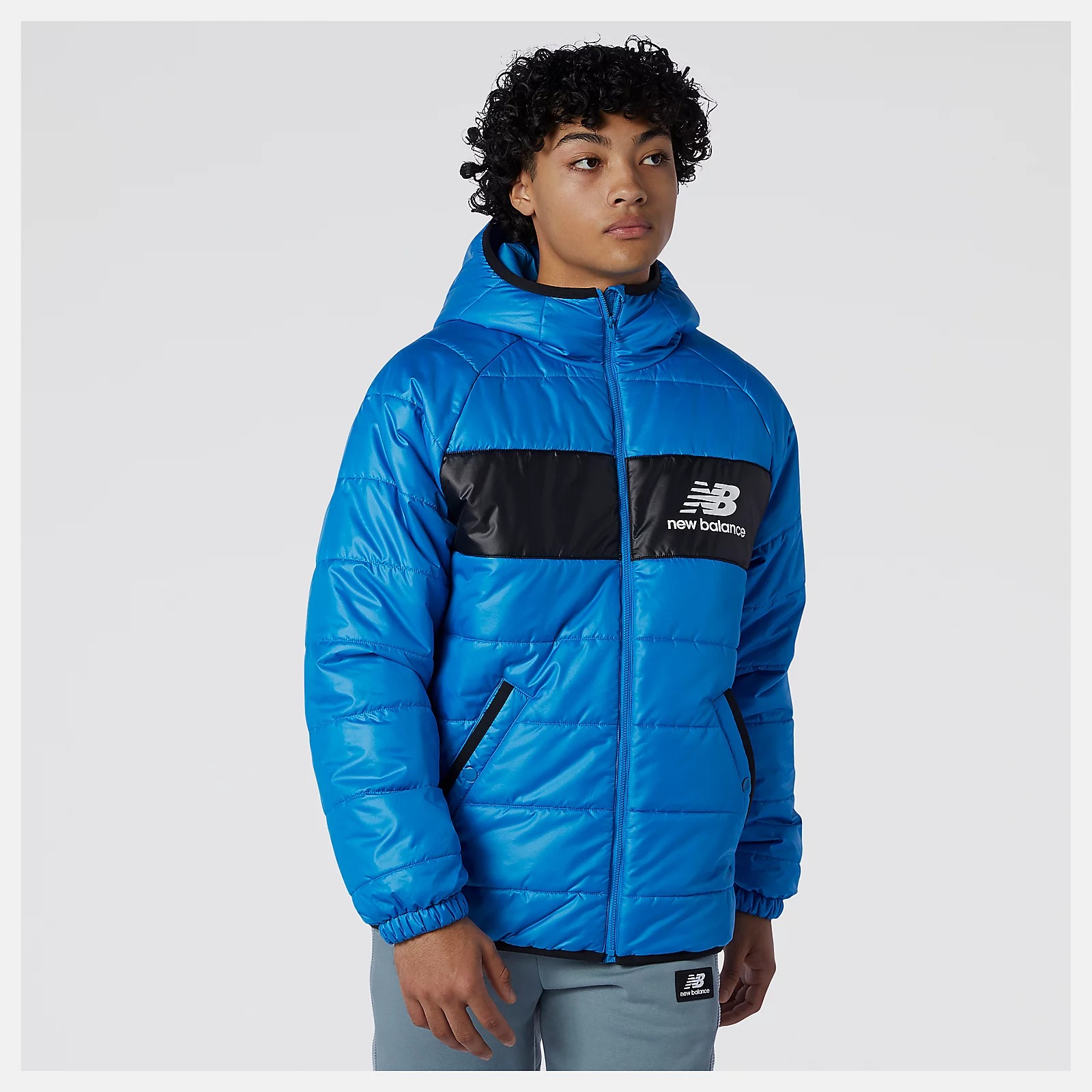 

Куртка мужская New Balance NB Athletics Winterized Short Synthetic Puffer синяя XL, NB Athletics Winterized Short Synthetic Puffer