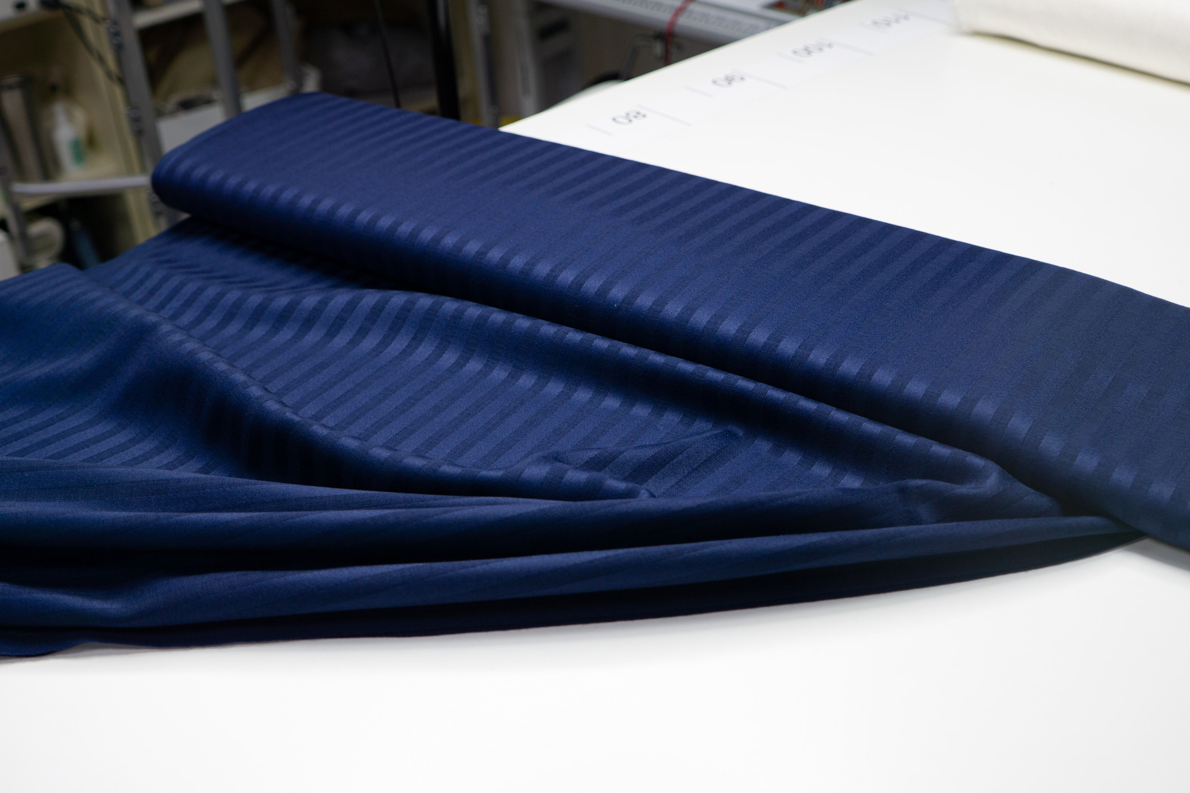 

Ткань UNOFABRIC PEZZA77 Шерсть блузочная синяя в полоску 100x138 см, Синий