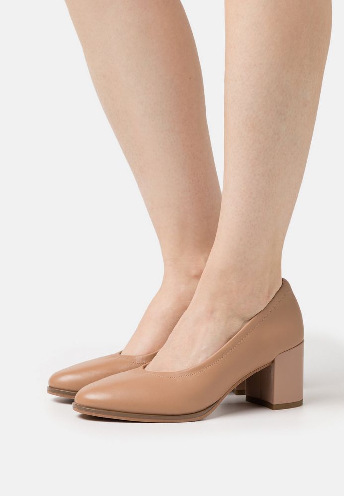 

Туфли женские Clarks CL111B0HN бежевые 42 EU, Бежевый, CL111B0HN