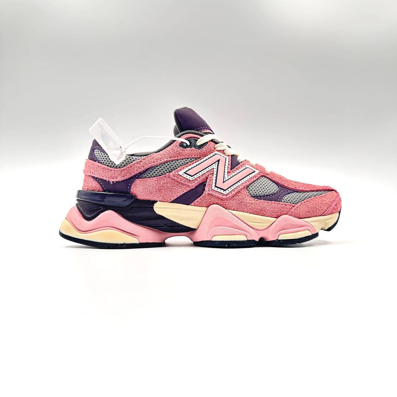 Спортивные кроссовки унисекс New Balance 9060 розовые 38 EU