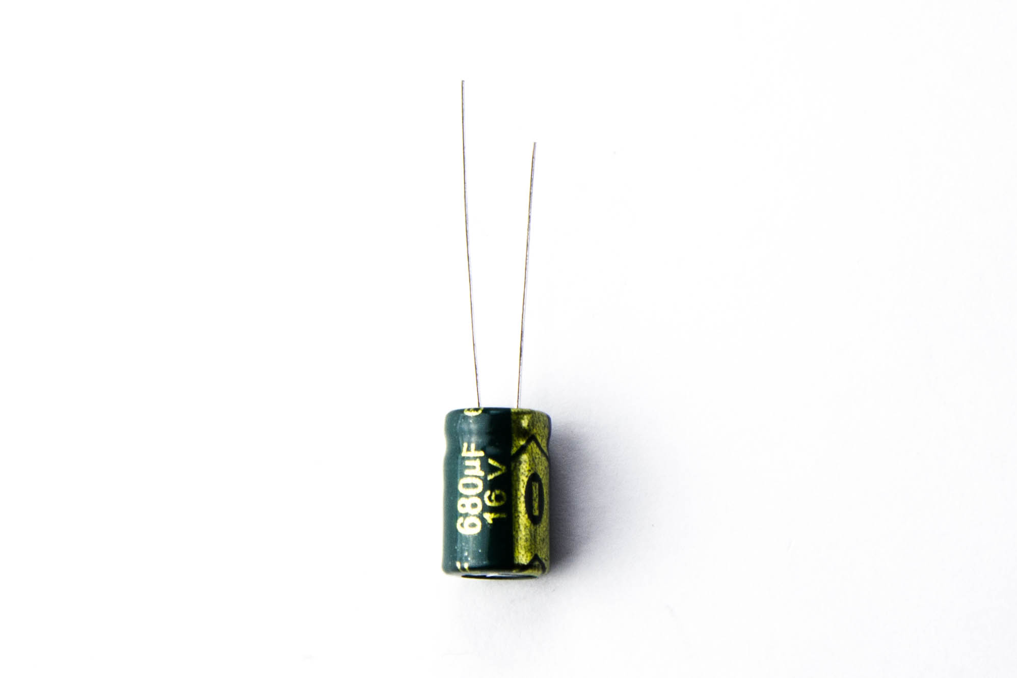 

Конденсатор 16V 680uF