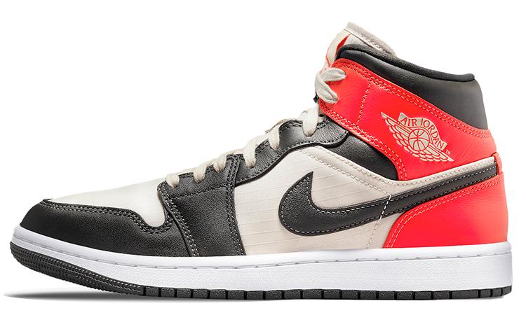 

Кеды унисекс Jordan Air Jordan 1 Mid SE Newsprint разноцветные 36 EU, Разноцветный, Air Jordan 1 Mid SE Newsprint