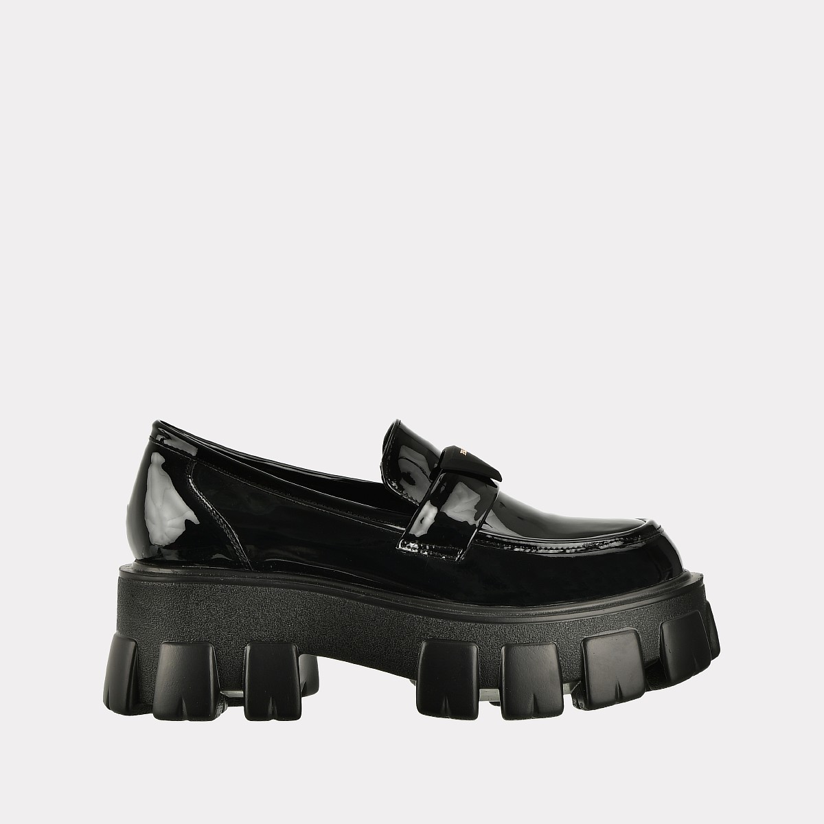 

Лоферы женские Versiya shop SK-105 черные 38 RU, SK-105