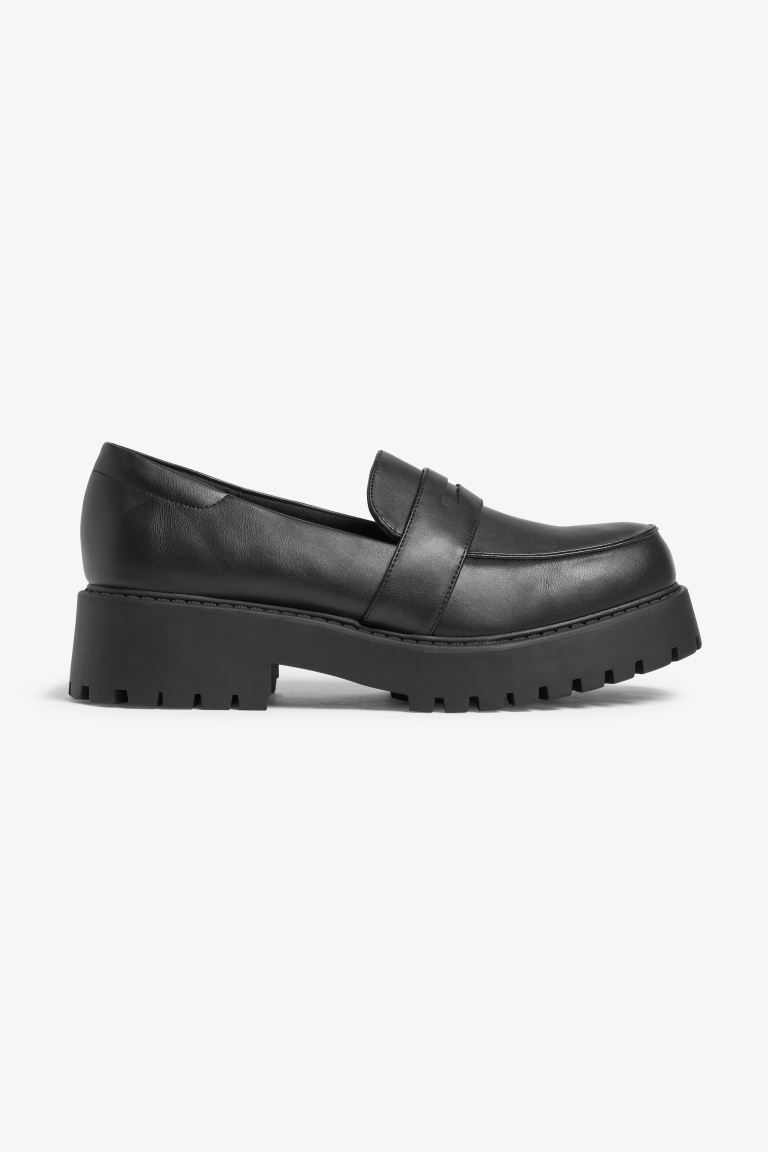 

Лоферы женские Monki 0877474 черные 39 EU (доставка из-за рубежа), 0877474